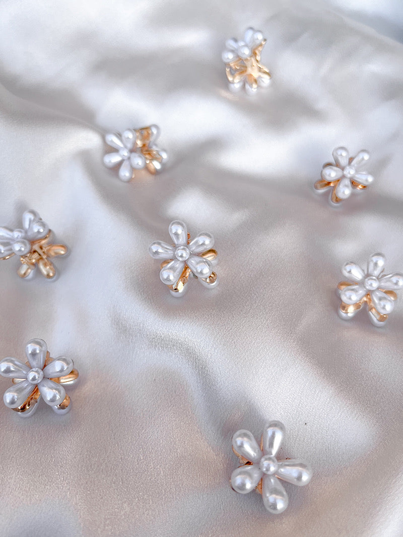 PRETTY PEARLIES CLIP