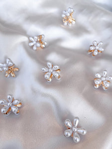 PRETTY PEARLIES CLIP