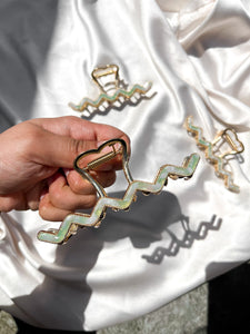HEY BESTIE! METAL CLIP