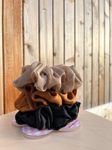 SWIRLY SCRUNCHIE HOLDER - Peachi Summer