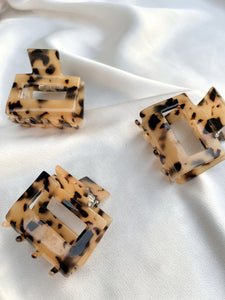 SQUARE TORTOISE CLIP